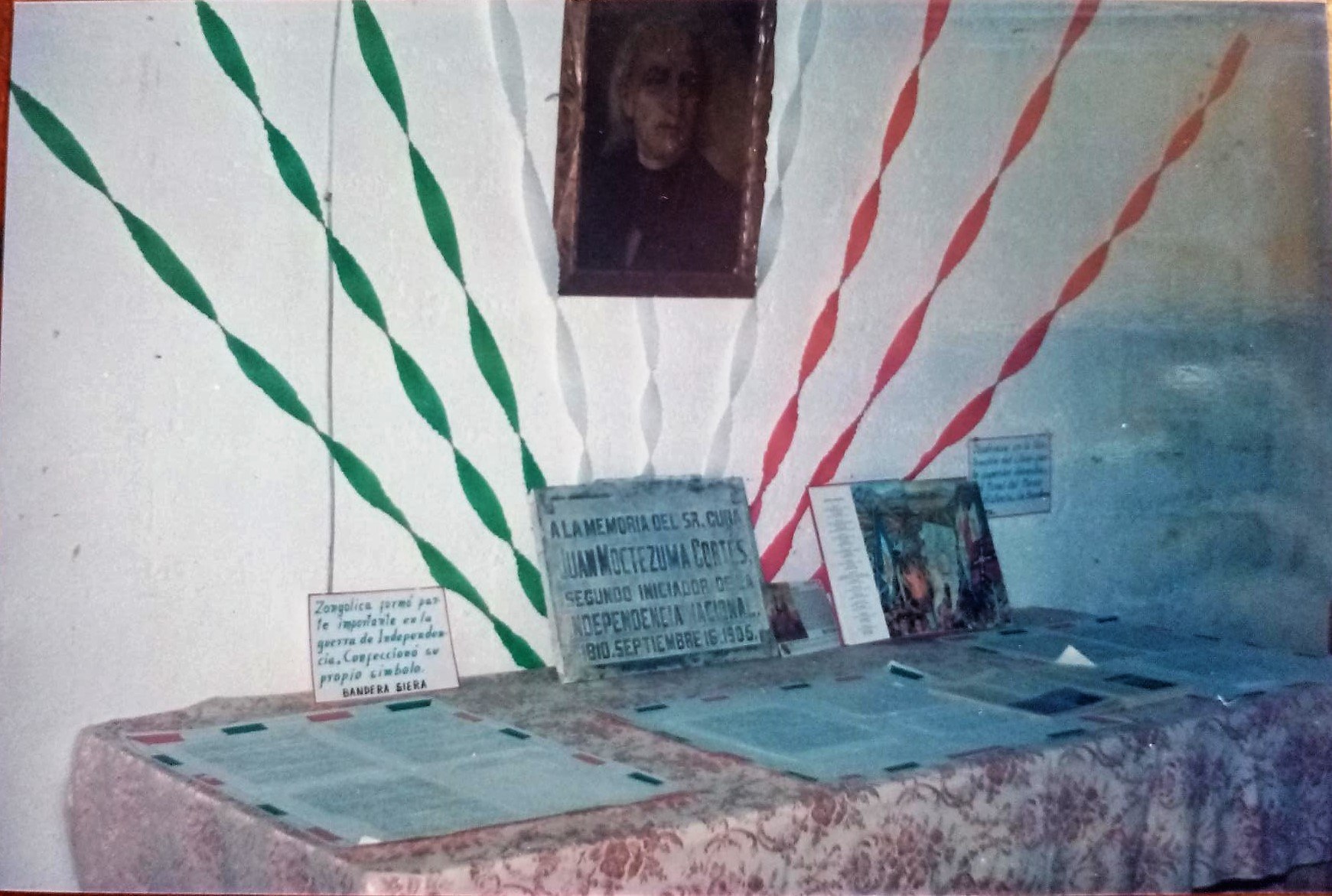 Exposición sobre la BANDERA SIERA